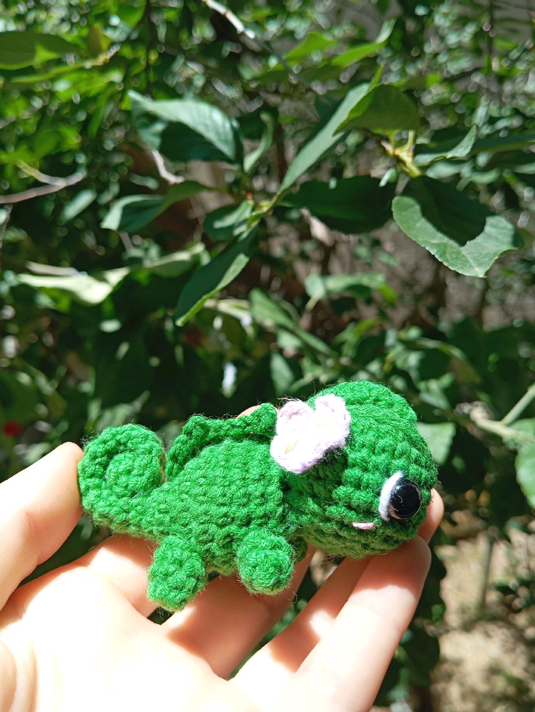 amigurumi-rapunzel-pascal-figur-ve-anahtarlik-yesil