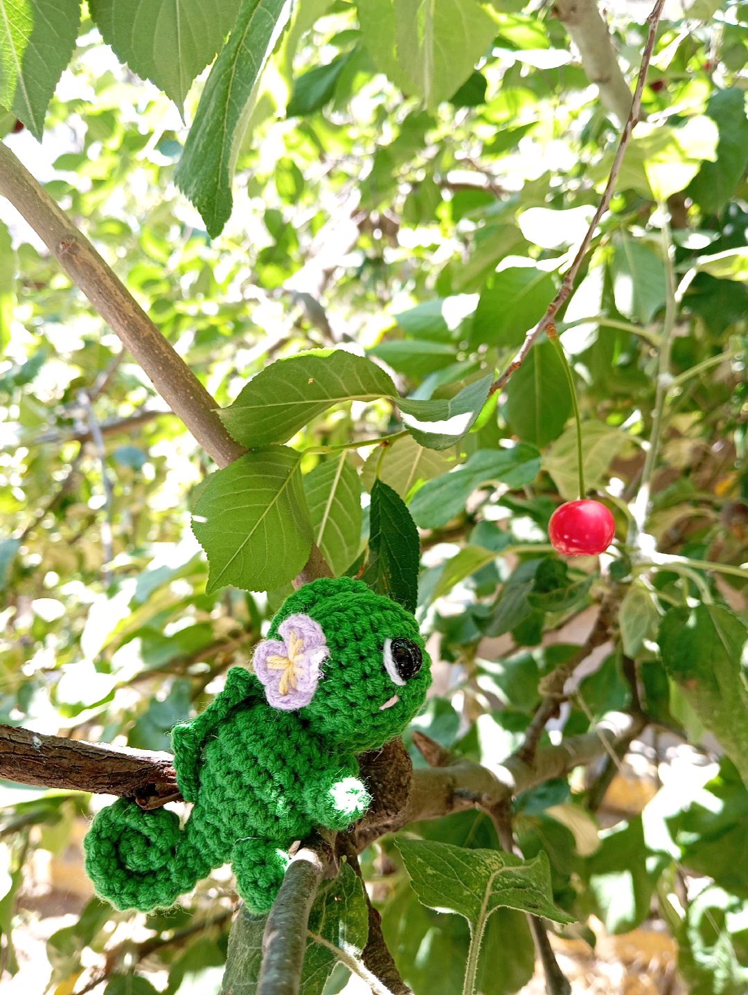 amigurumi-rapunzel-pascal-figur-ve-anahtarlik-yesil
