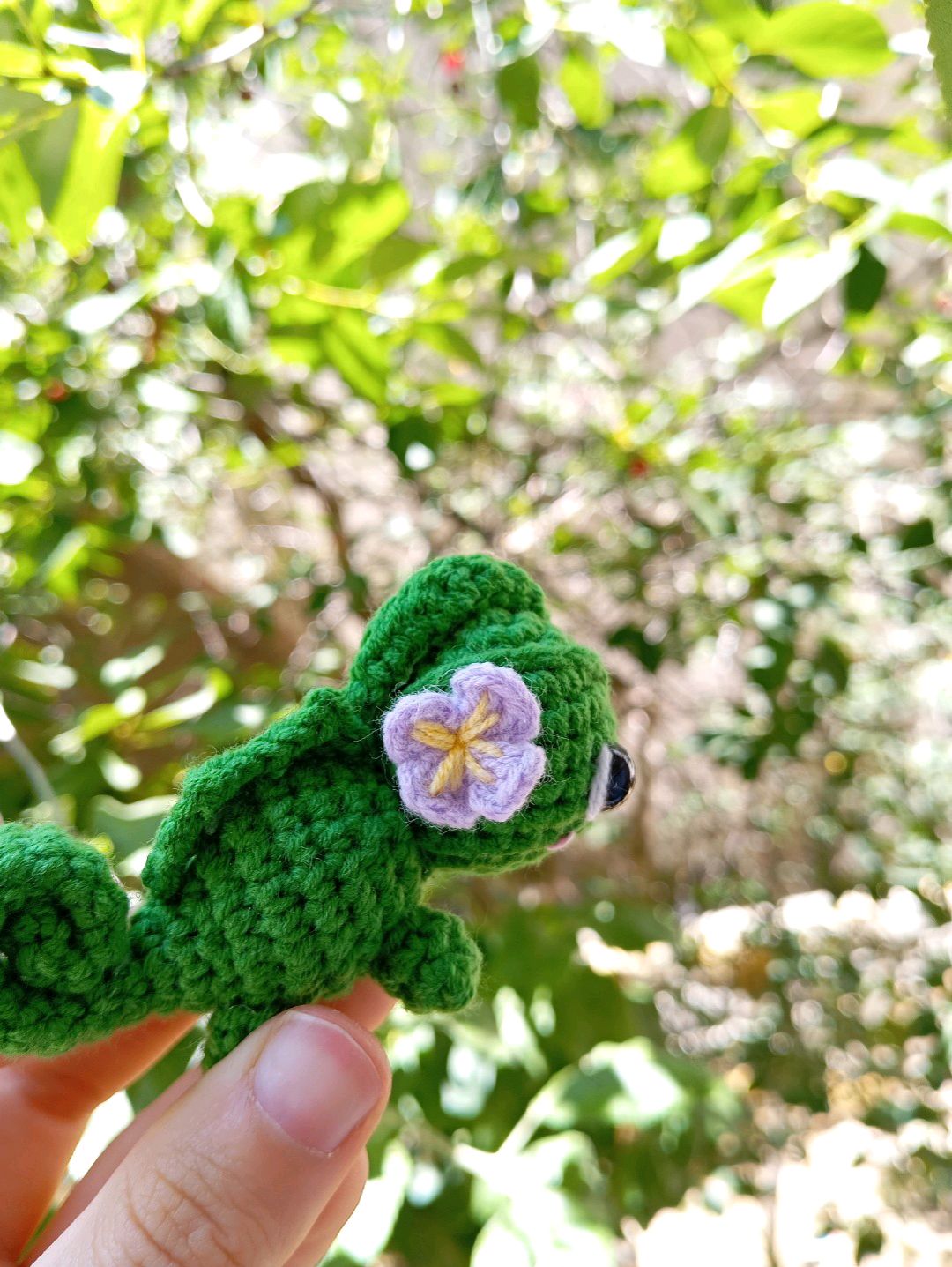 amigurumi-rapunzel-pascal-figur-ve-anahtarlik-yesil