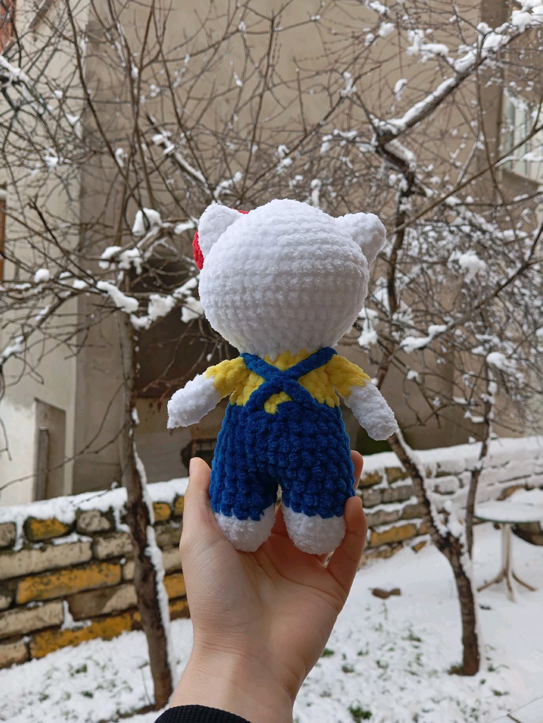 hello-kitty-sanrio-karakteri-pelus-amigurumi-oyuncak-saks-mavi