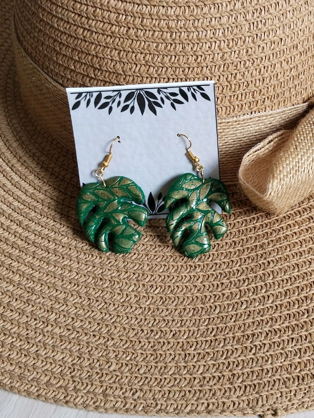 tropikal-yaprak-devetabani-seklinde-kupe-yesil