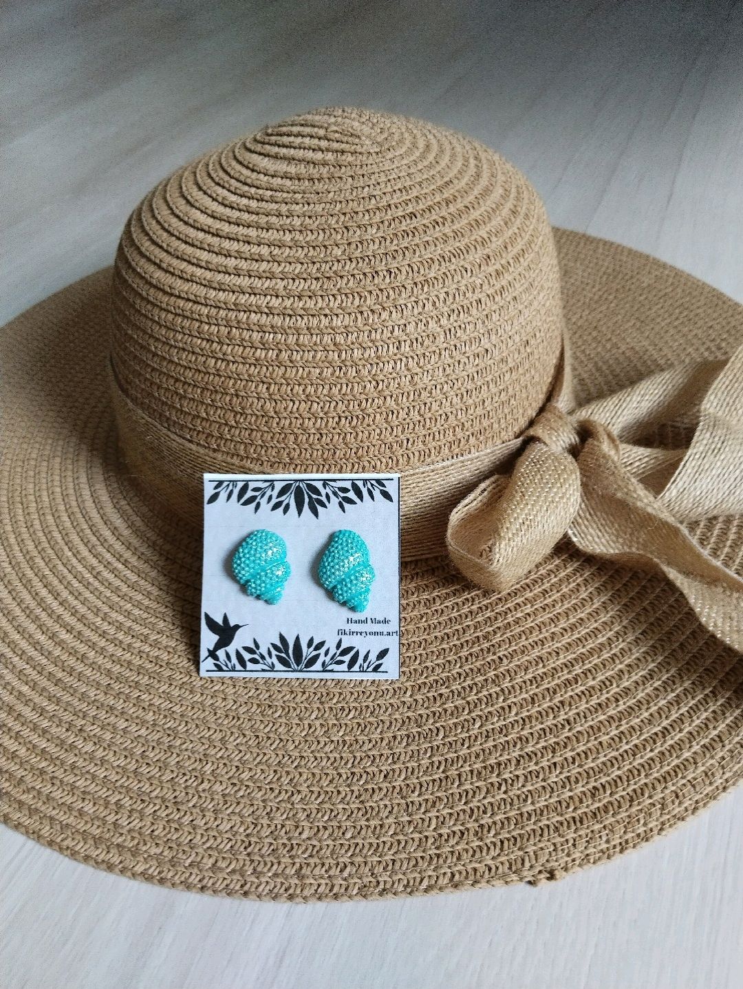 sedefli-deniz-kabugu-seklinde-kupe-model-2-turkuaz