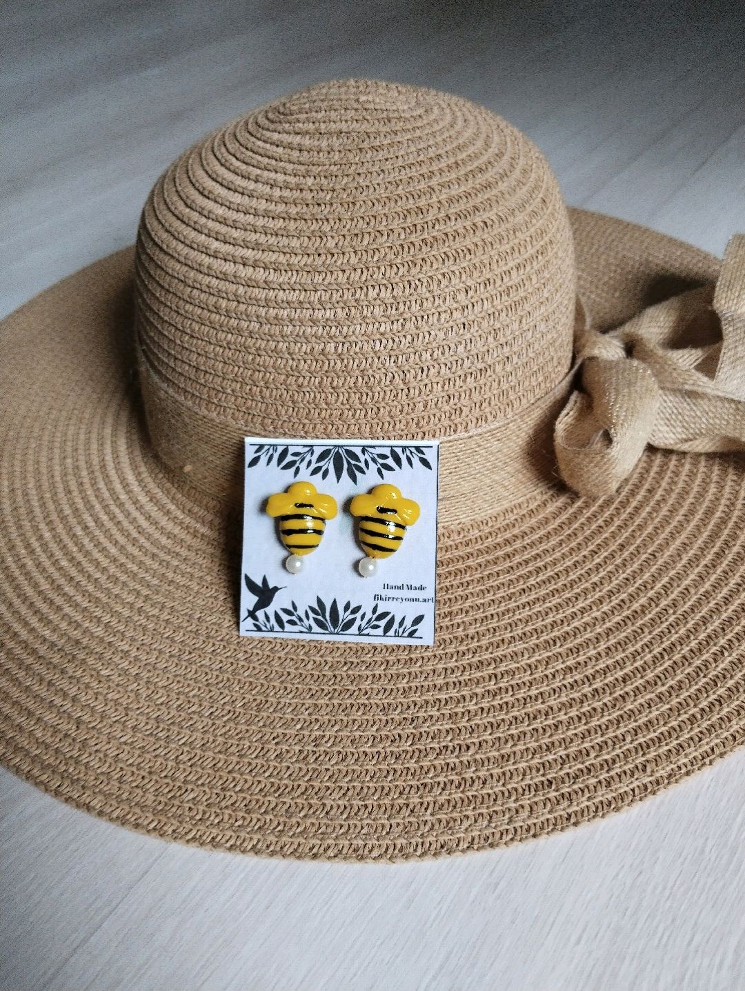 incili-ari-seklinde-incili-kupe-sari