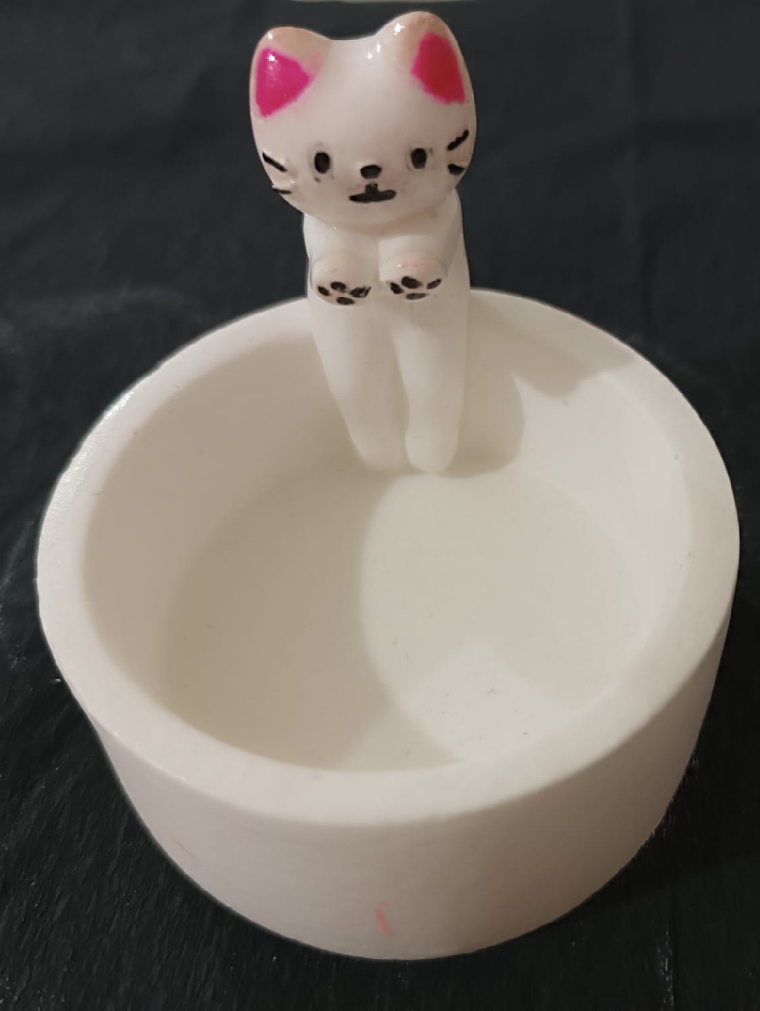 usuyen-kedi-mumluk-beyaz