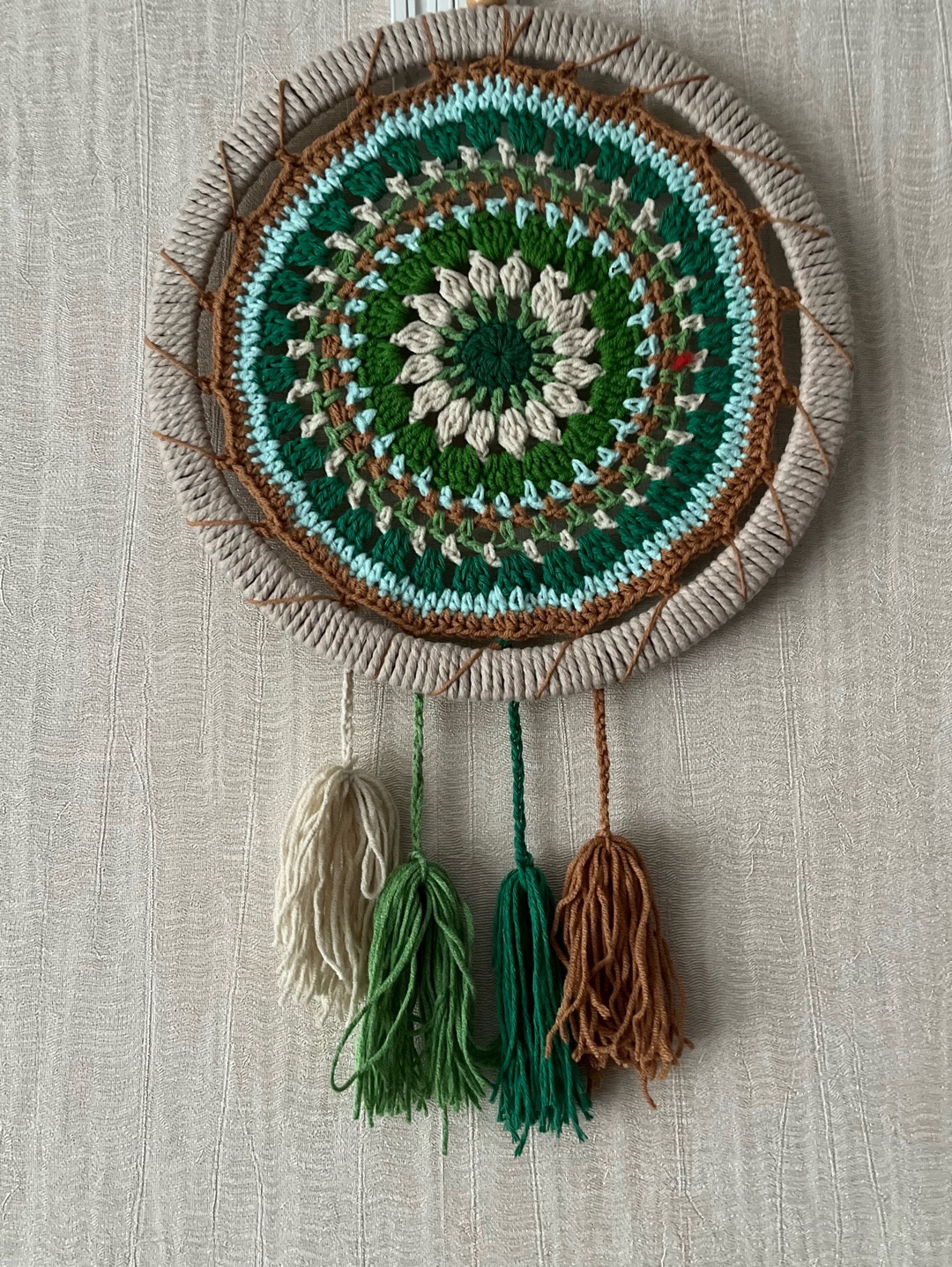 mandala-desenli-duvar-kapi-susu-yesil