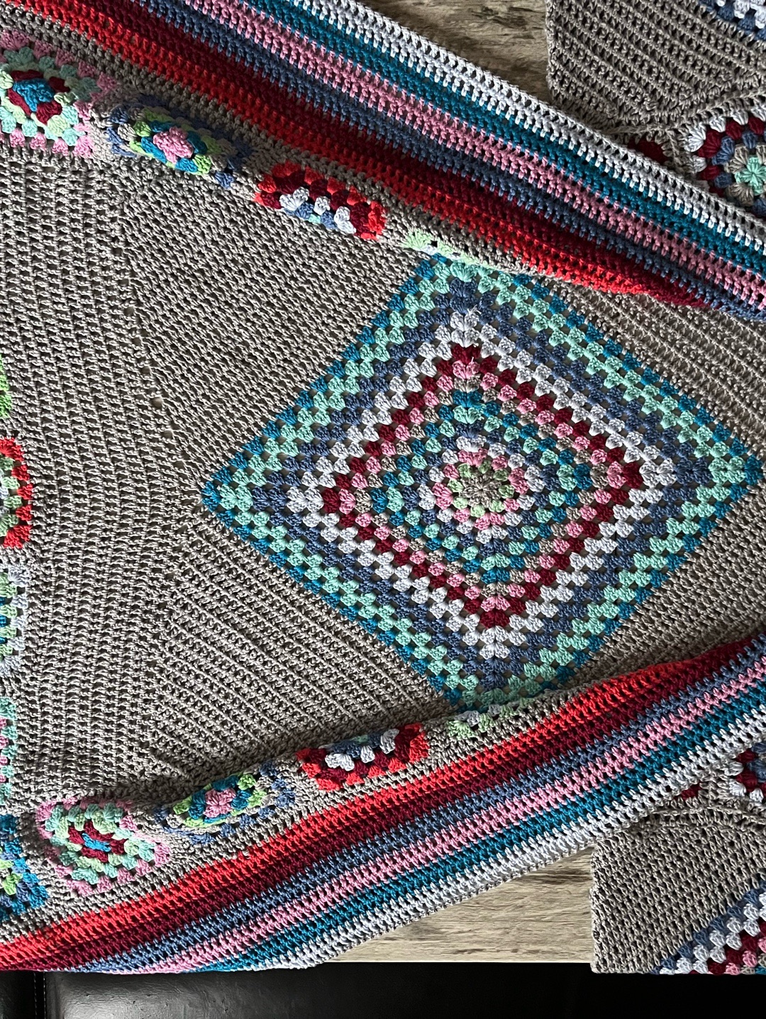mandala-motifli-mavi-hirka-mavi