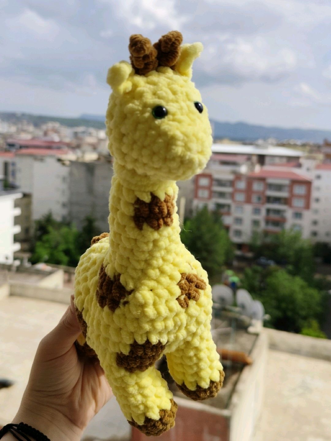 amigurumi-zurafa-sari