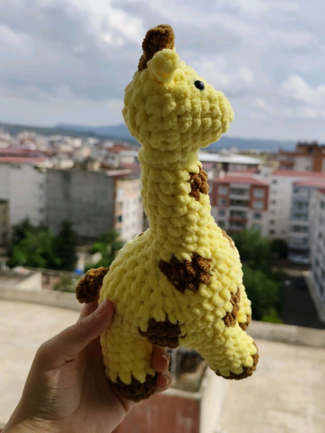 amigurumi-zurafa-sari