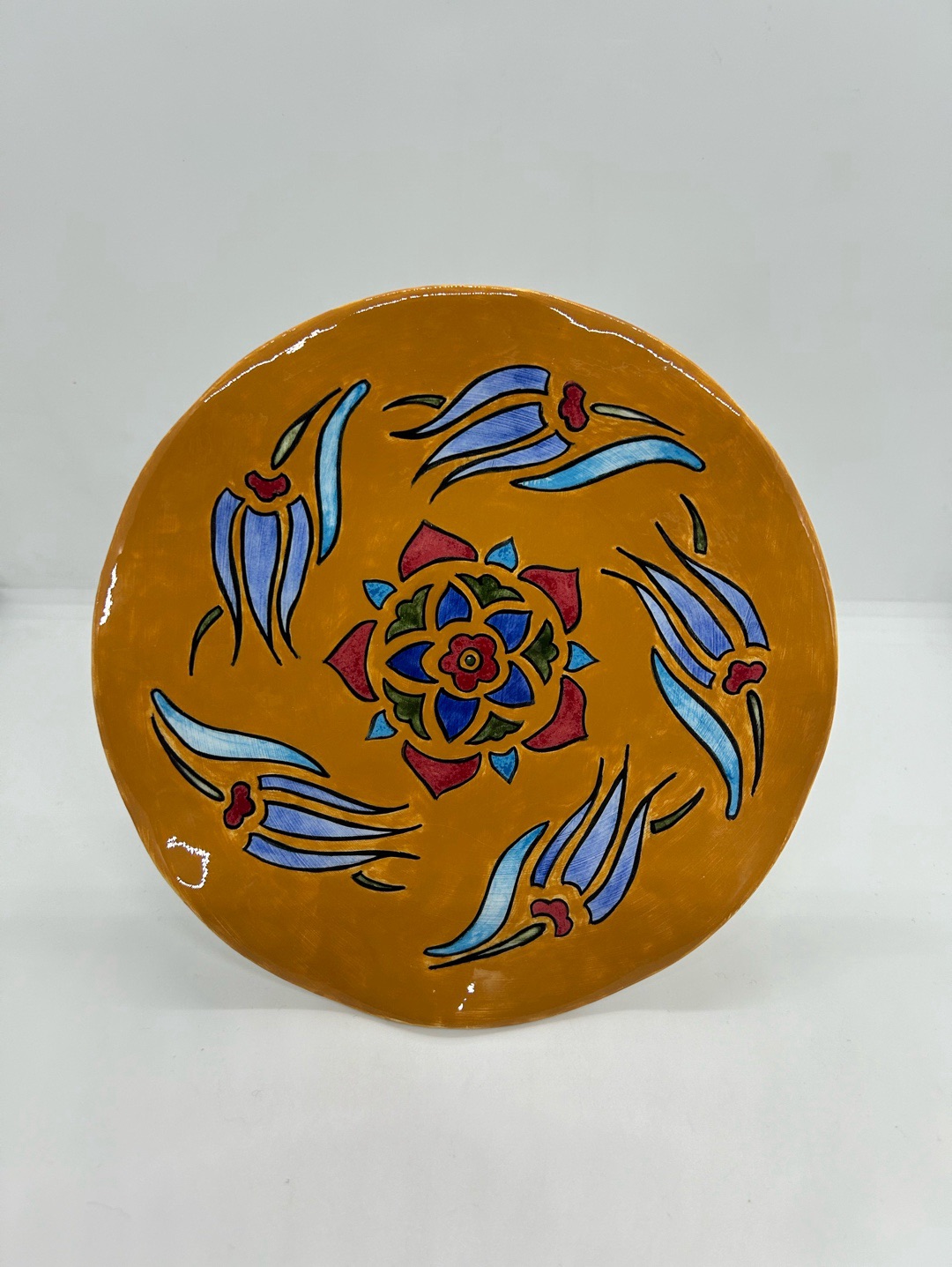 cini-ayakli-sunum-tabagi-cok-renkli