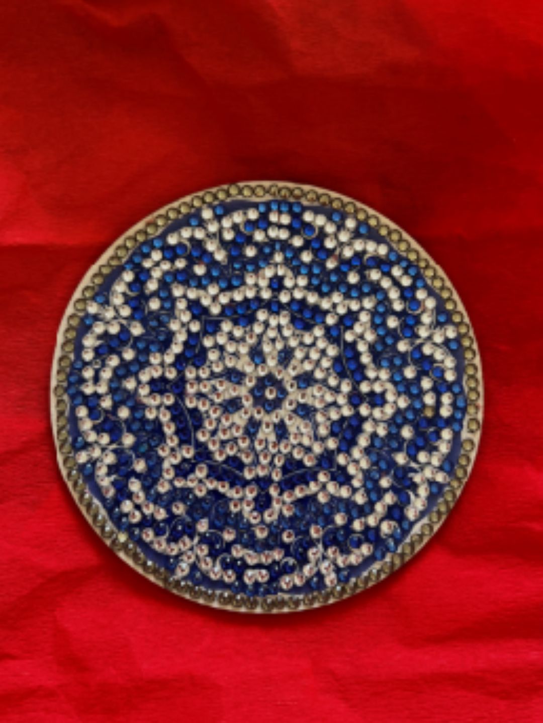 elmas-taslar-ile-islenmis-el-emegi-fincan-kupa-alti-sunumluk-saks-mavi