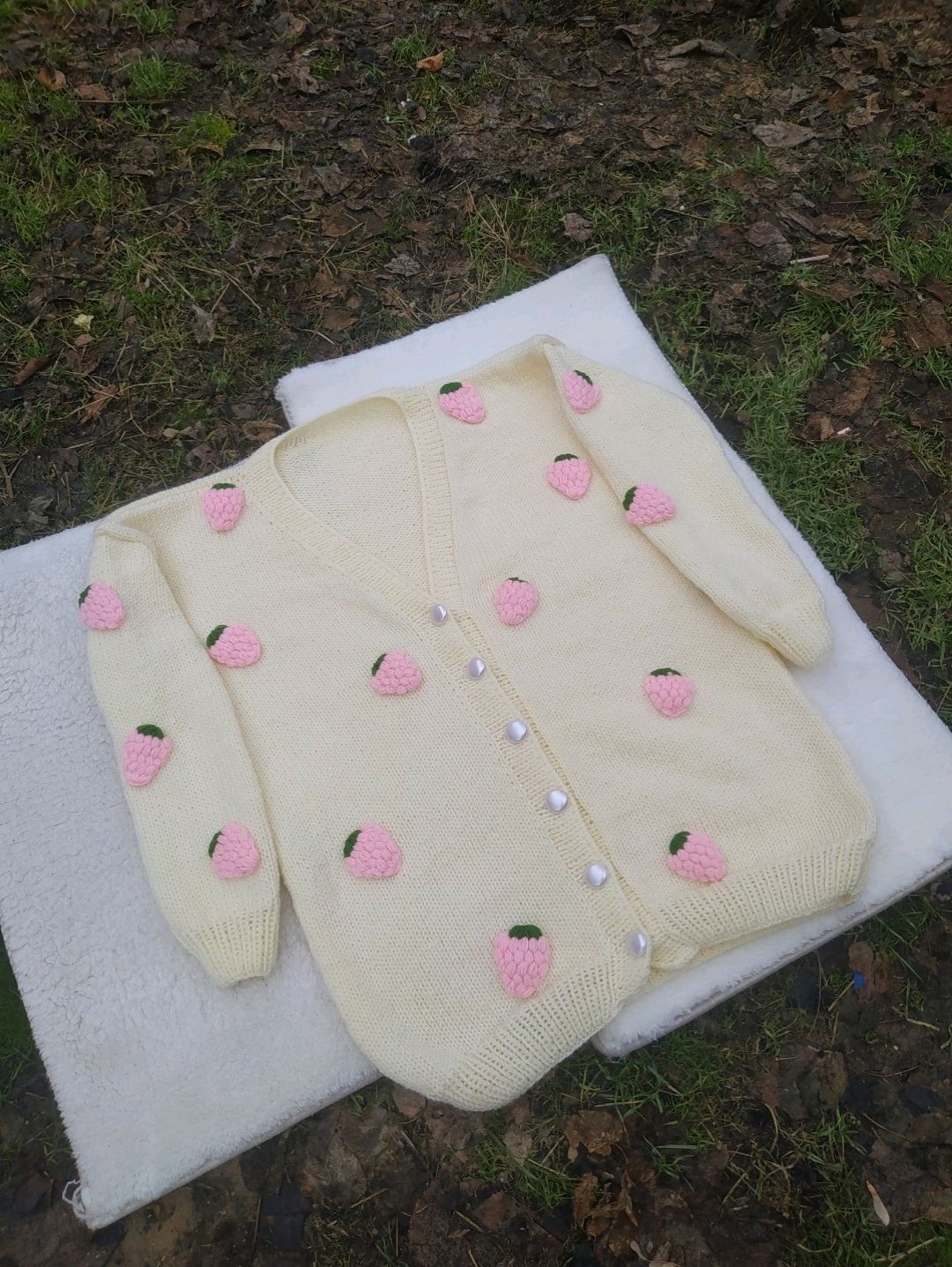 pembe-cilekli-koyu-krem-hirka-krem-rengi