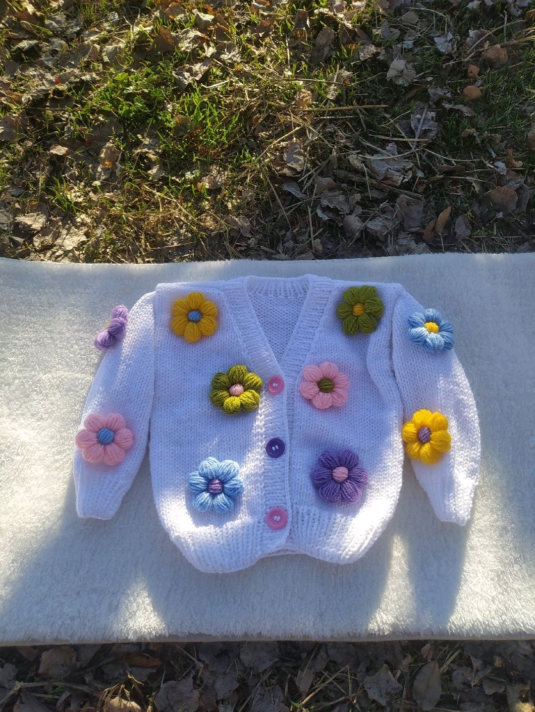 renkli-cicekli-hirka-beyaz