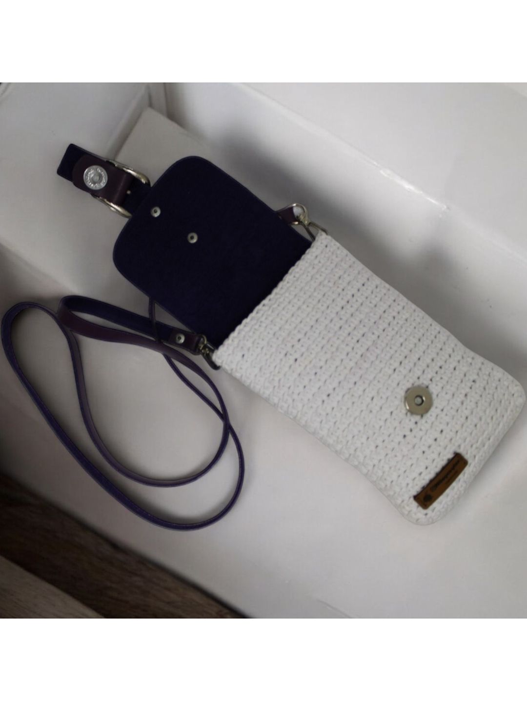 beyaz-kadin-omuz-askili-telefon-cantasi