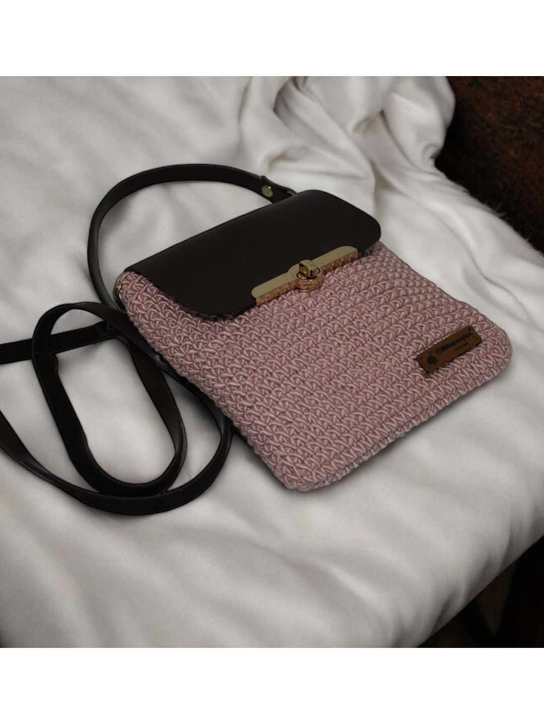 pembe-kadin-omuz-askili-telefon-cantasi