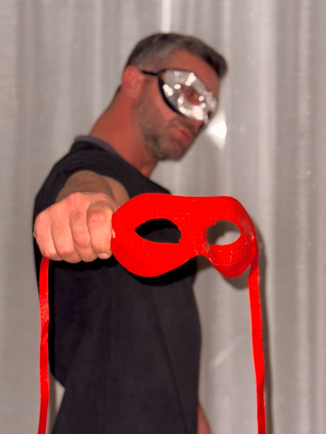 disko-parti-maskesi-cosplay-kostum-kirmizi