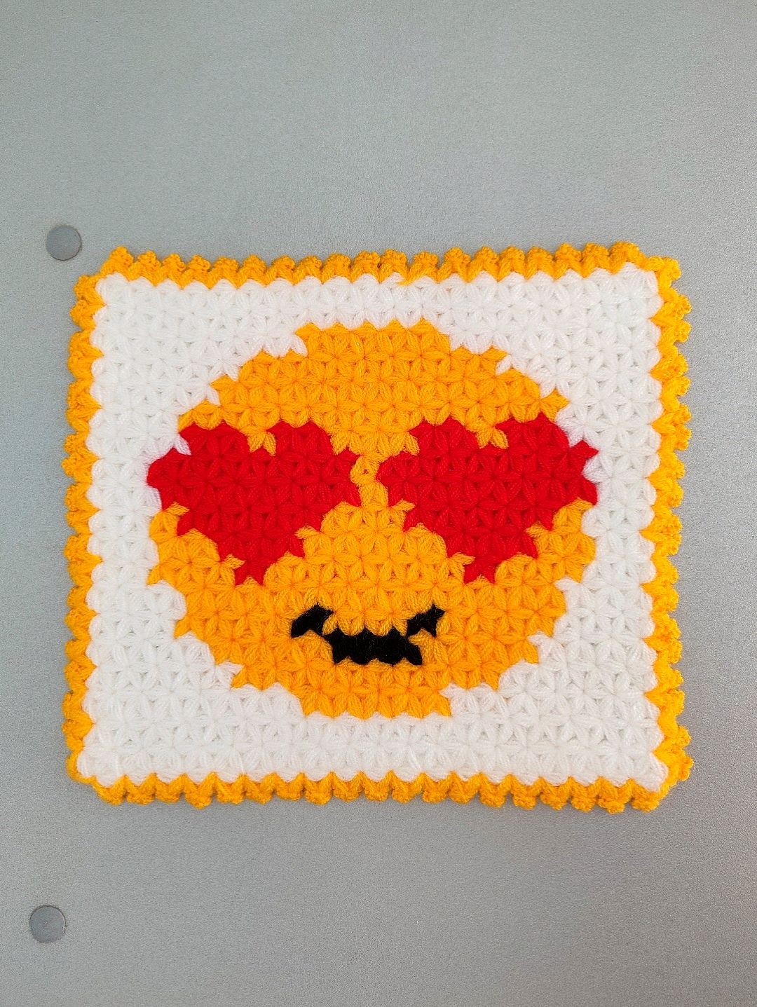 kalpli-goz-emojili-lif-beyaz
