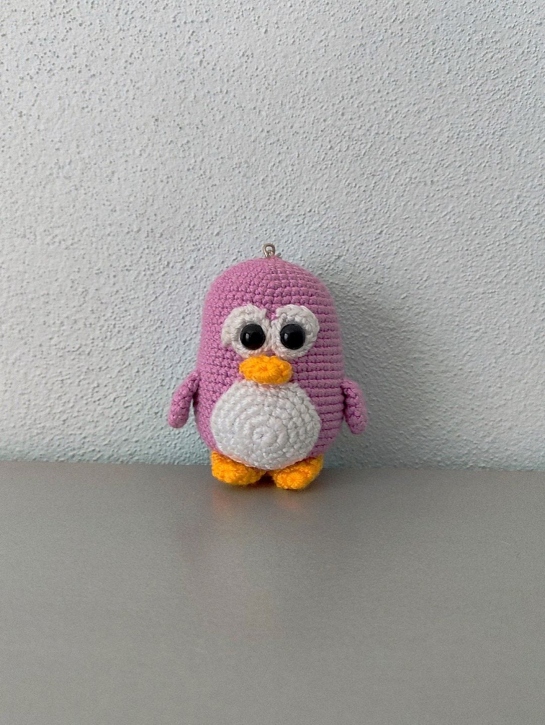 mor-penguen-anahtarlik-mor
