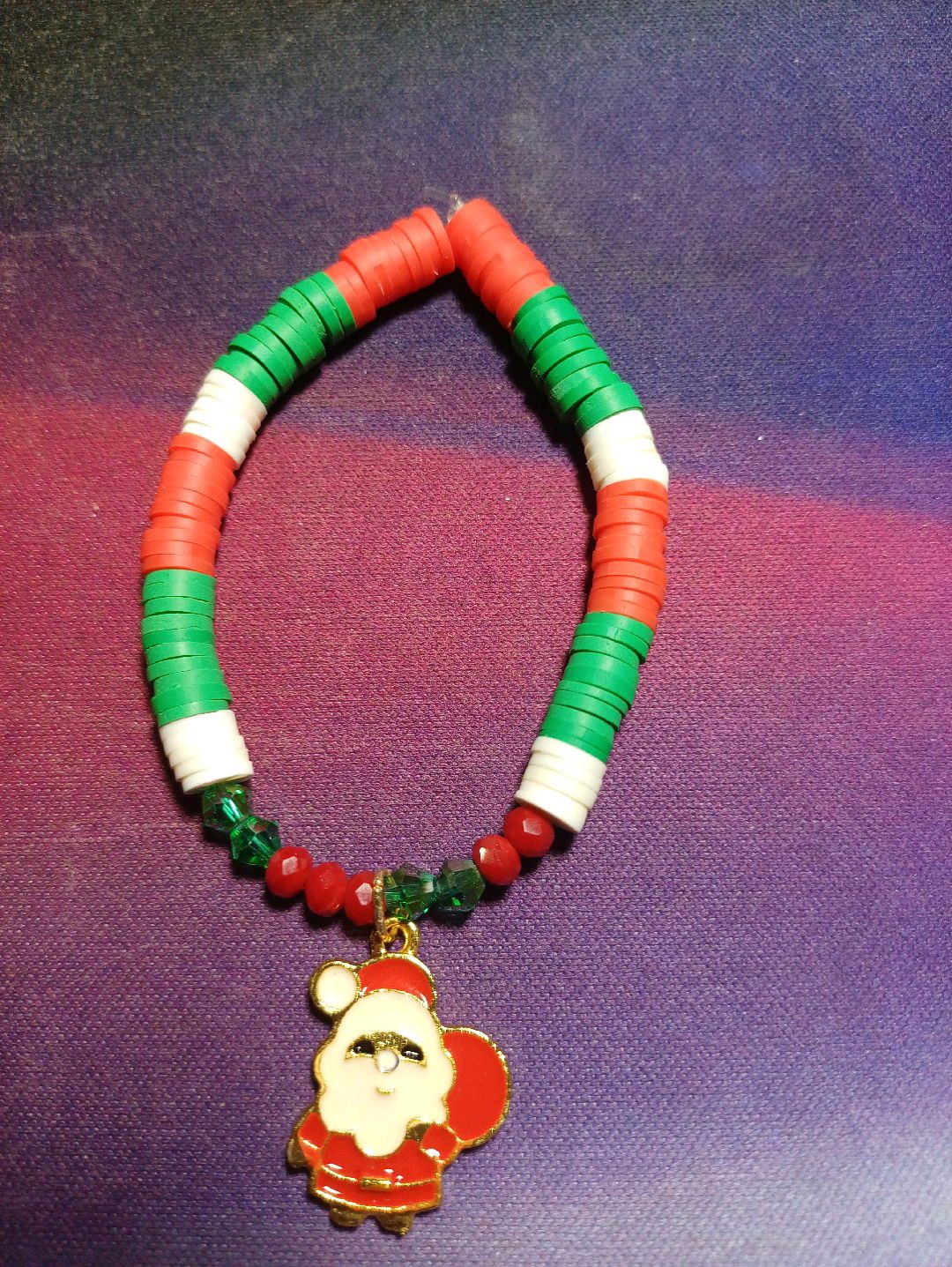 yeniyil-fimo-ve-boncuklu-noel-baba-bileklik