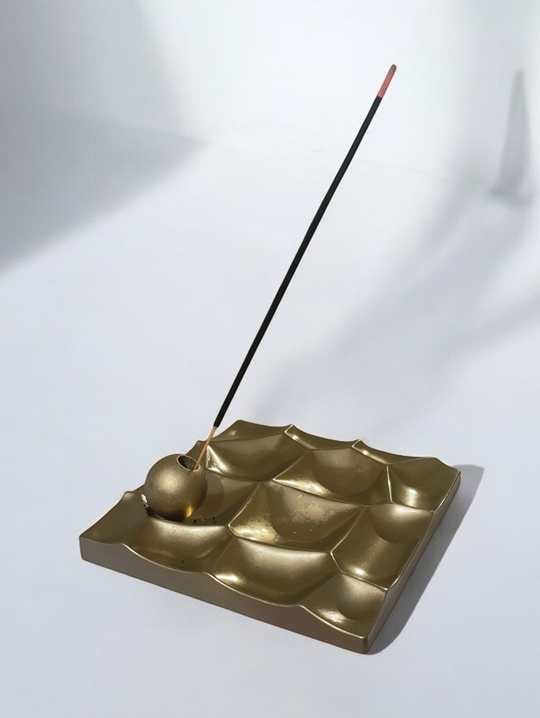 gold-renk-kare-asimetrik-tasarim-el-yapimi-tutsuluk-altin-rengi