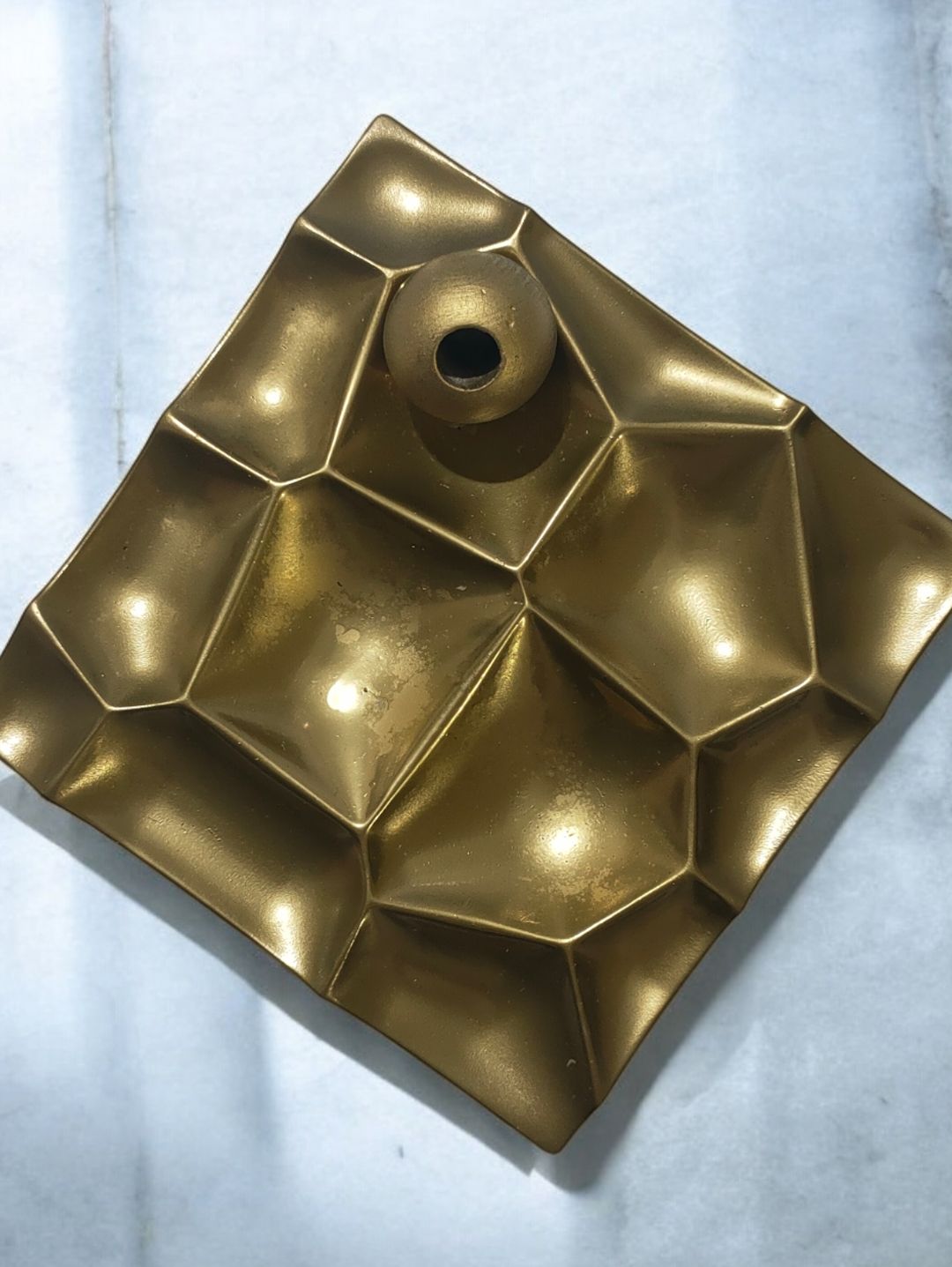 gold-renk-kare-asimetrik-tasarim-el-yapimi-tutsuluk-altin-rengi
