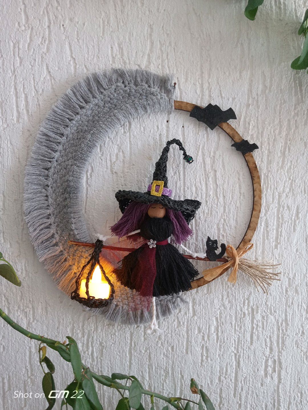 ucan-cadi-duvar-kapi-susu-gri
