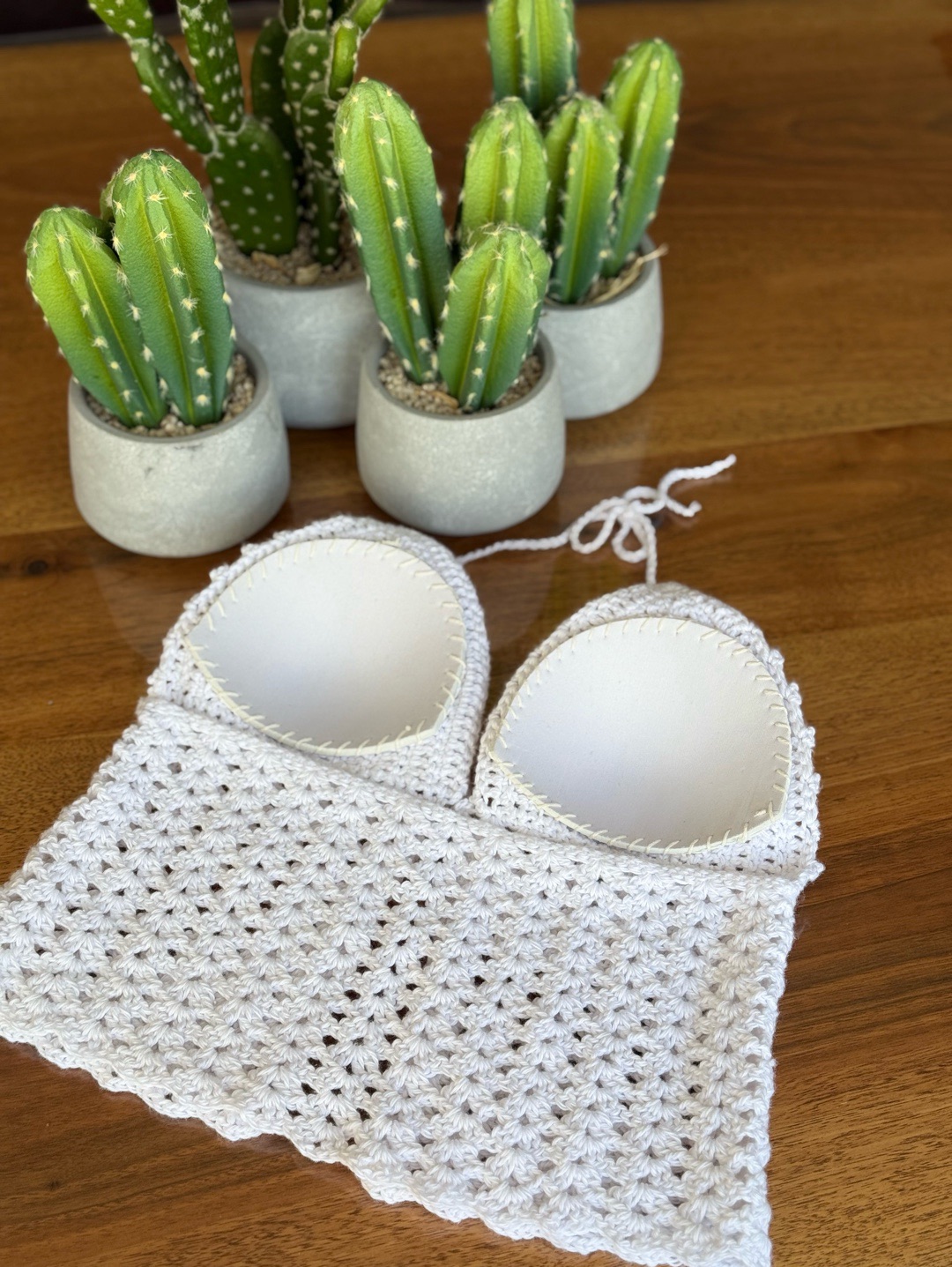 crop-bluz-onden-baglamali-el-orgusu-beyaz