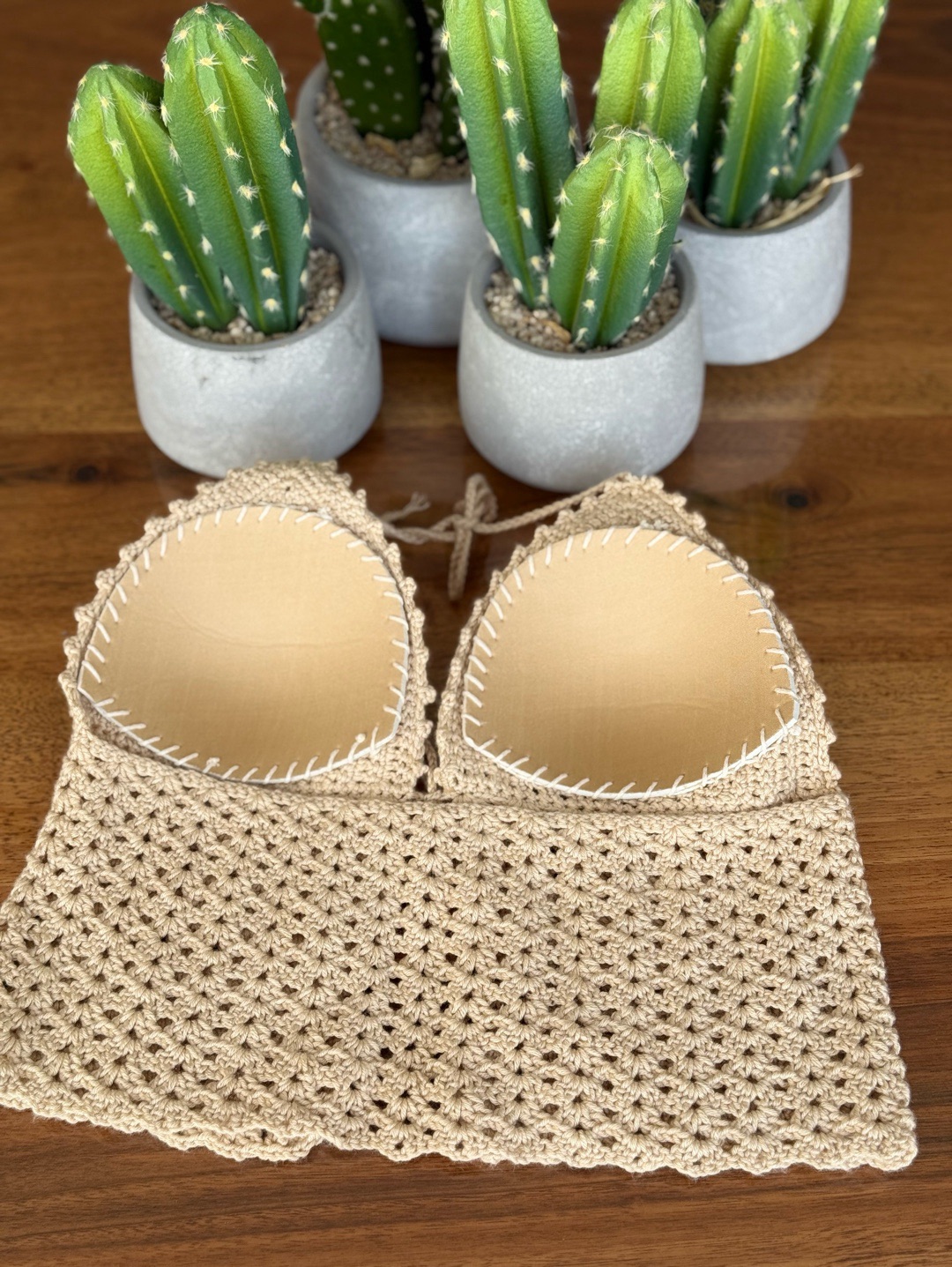 crop-bluz-baglamali-el-orgusu-krem-rengi