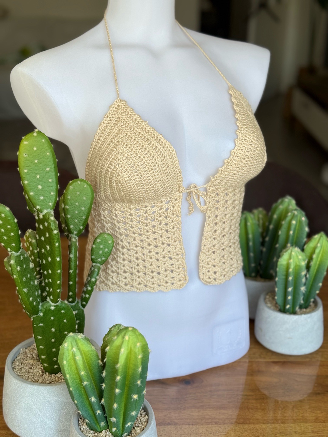 crop-bluz-baglamali-el-orgusu-krem-rengi