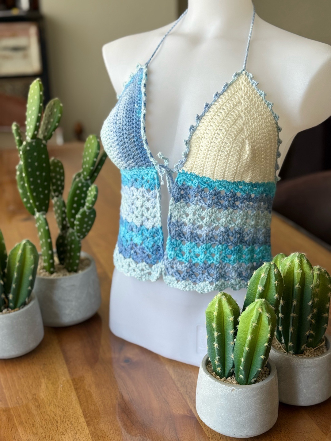 crop-bluz-baglamali-el-orgusu-mavi
