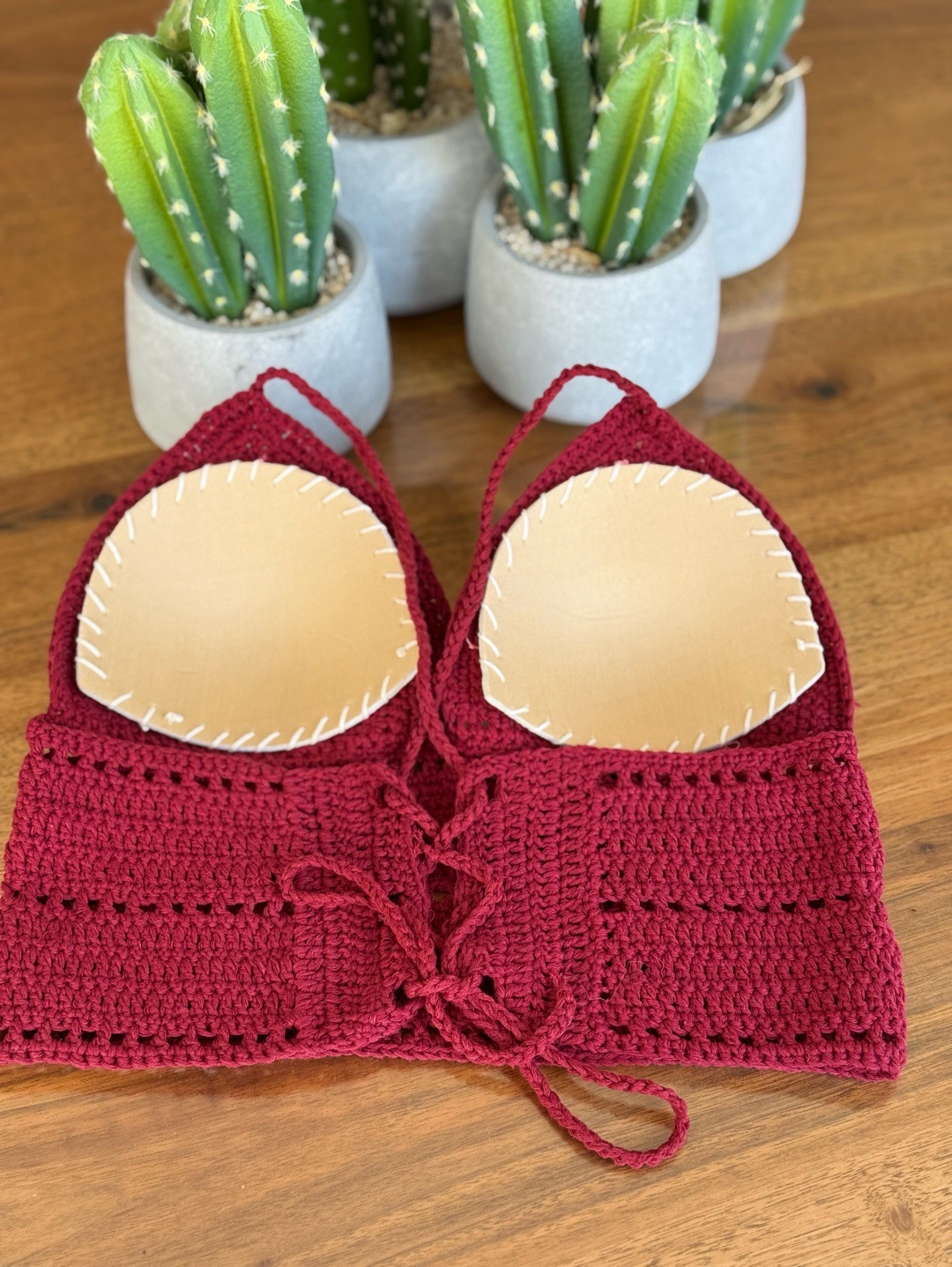 crop-bluz-baglamali-el-orgusu-bordo-bordo