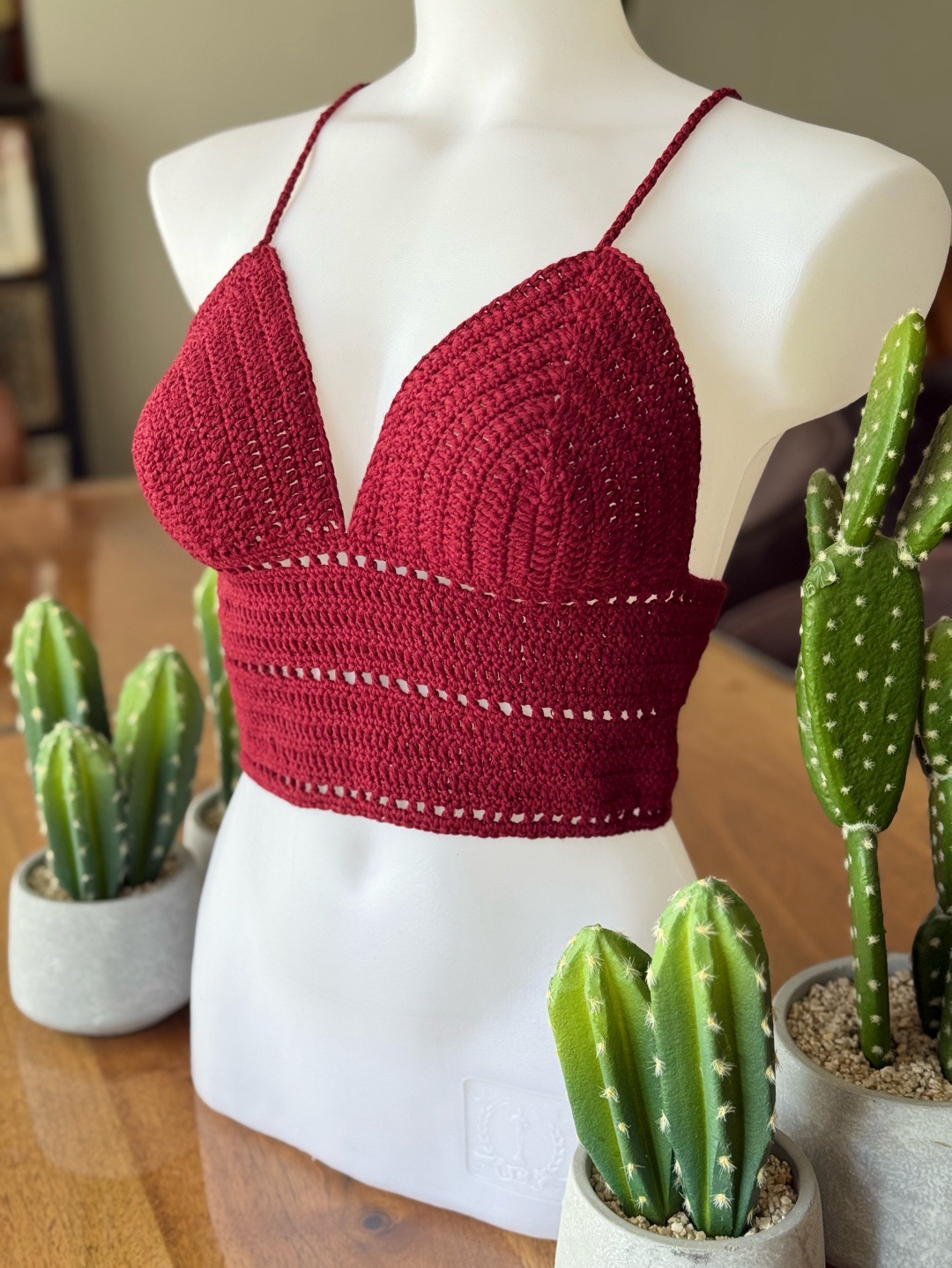 crop-bluz-baglamali-el-orgusu-bordo-bordo