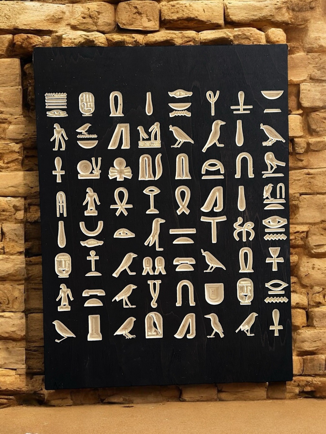 ahsap-oyma-antik-misir-alfabesi-tablo-siyah