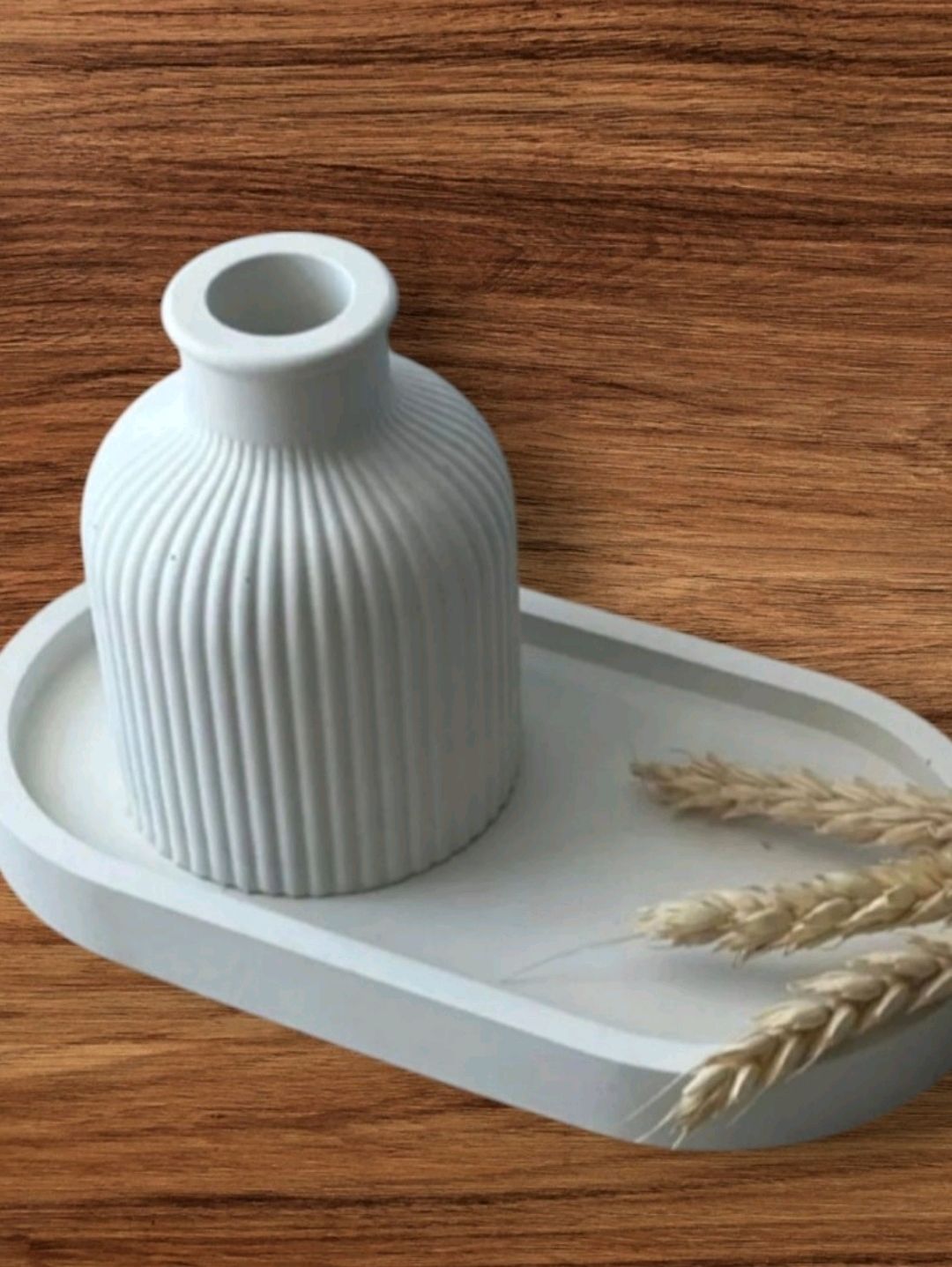 cizgili-vazo-dikdortgen-mum-ve-oval-sunumluk-beyaz