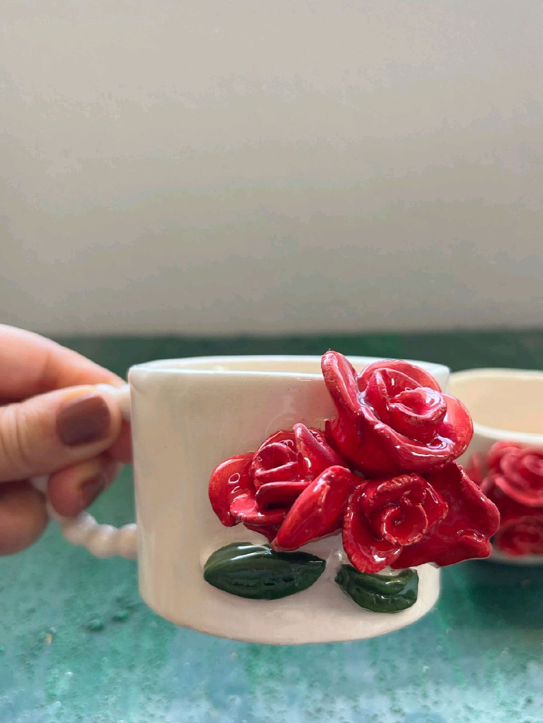el-yapimi-seramik-gullu-kupa-mug-double-cay-kahve-fincani-kirmizi