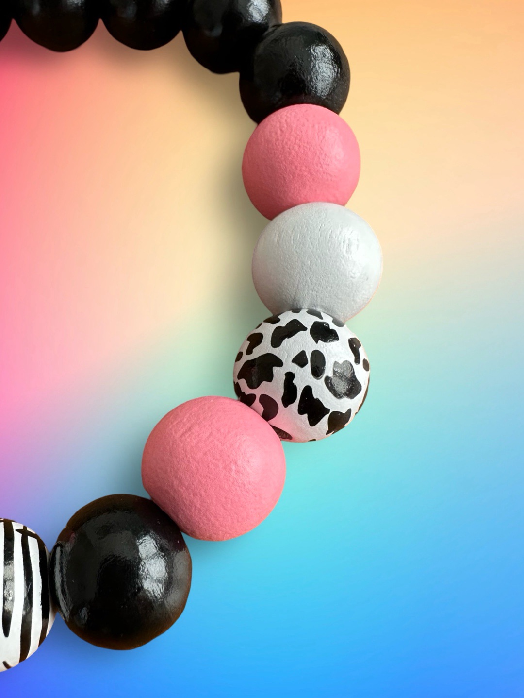 kedi-kopek-ahsap-boncuklu-kolye-zebra-pembe-siyah