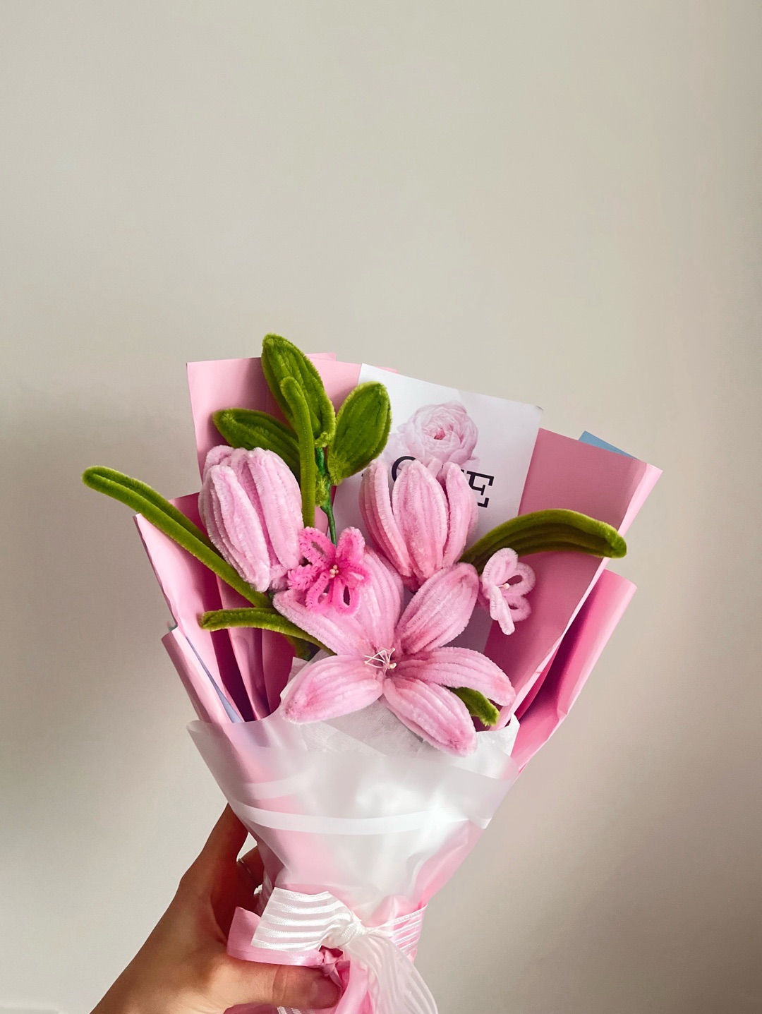 sonil-pembe-cicek-buketi-cok-renkli