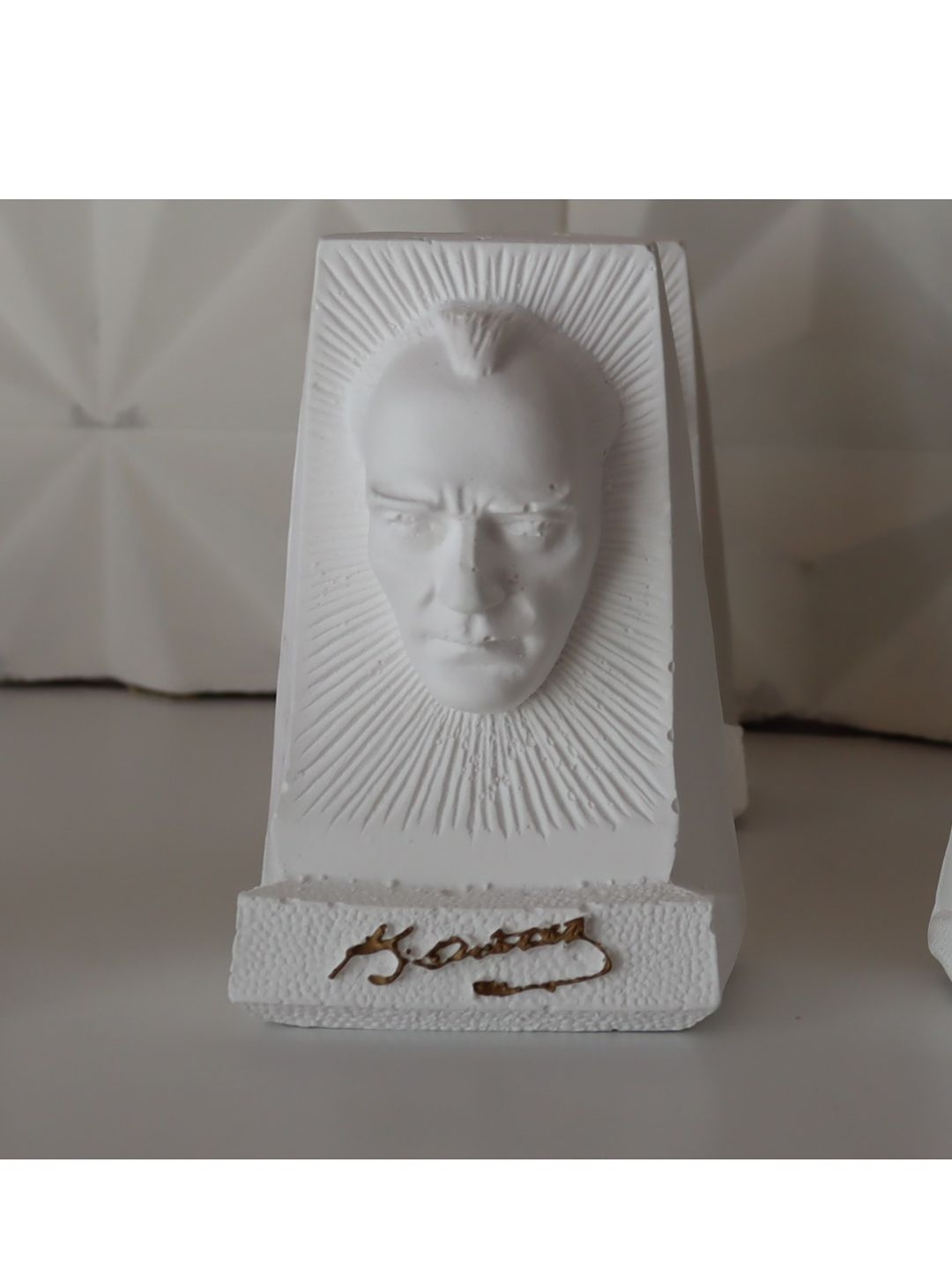ataturk-biblosu-beyaz