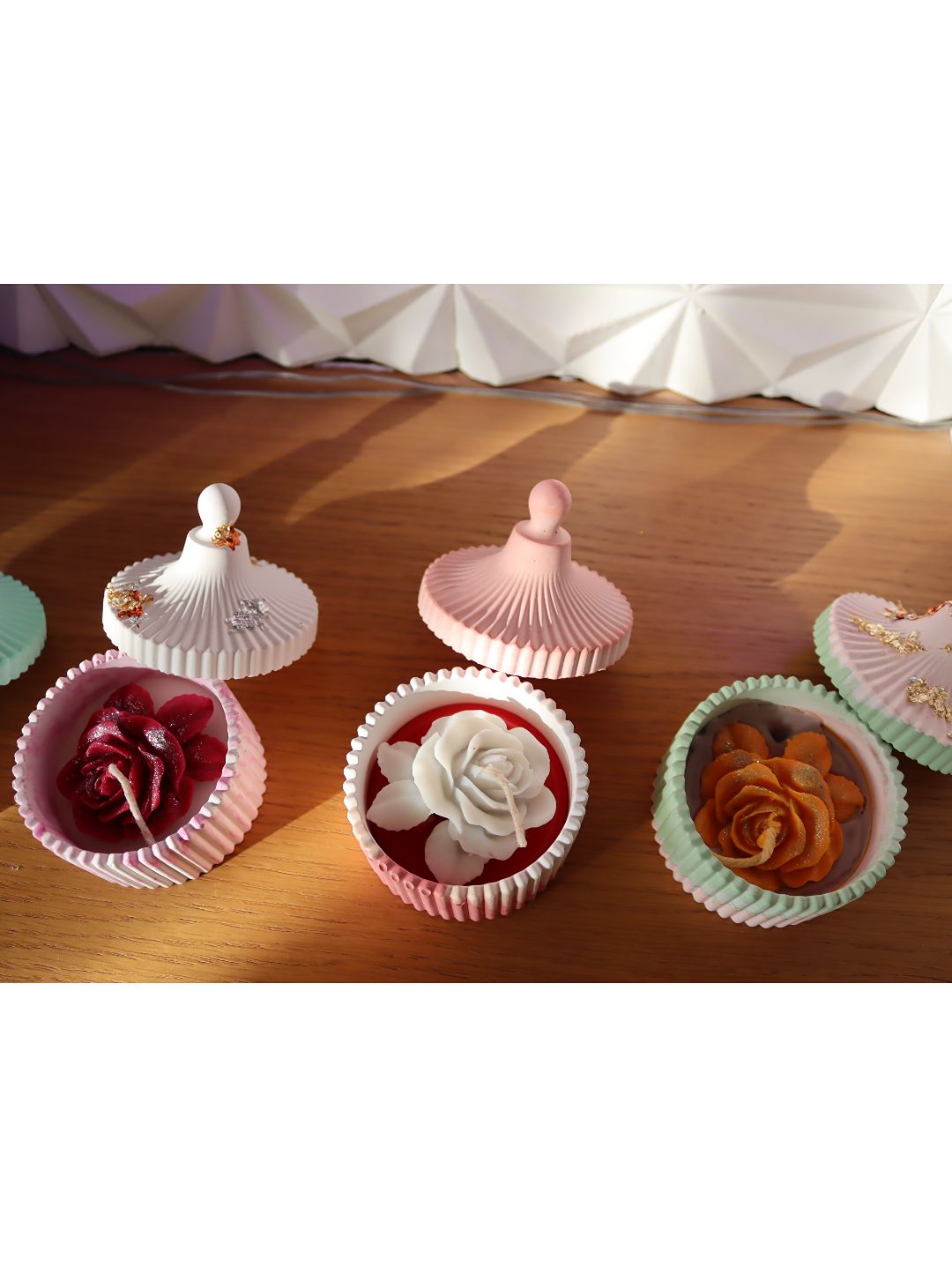 kapakli-tas-tozundaki-mum-gul-motifli-cok-renkli