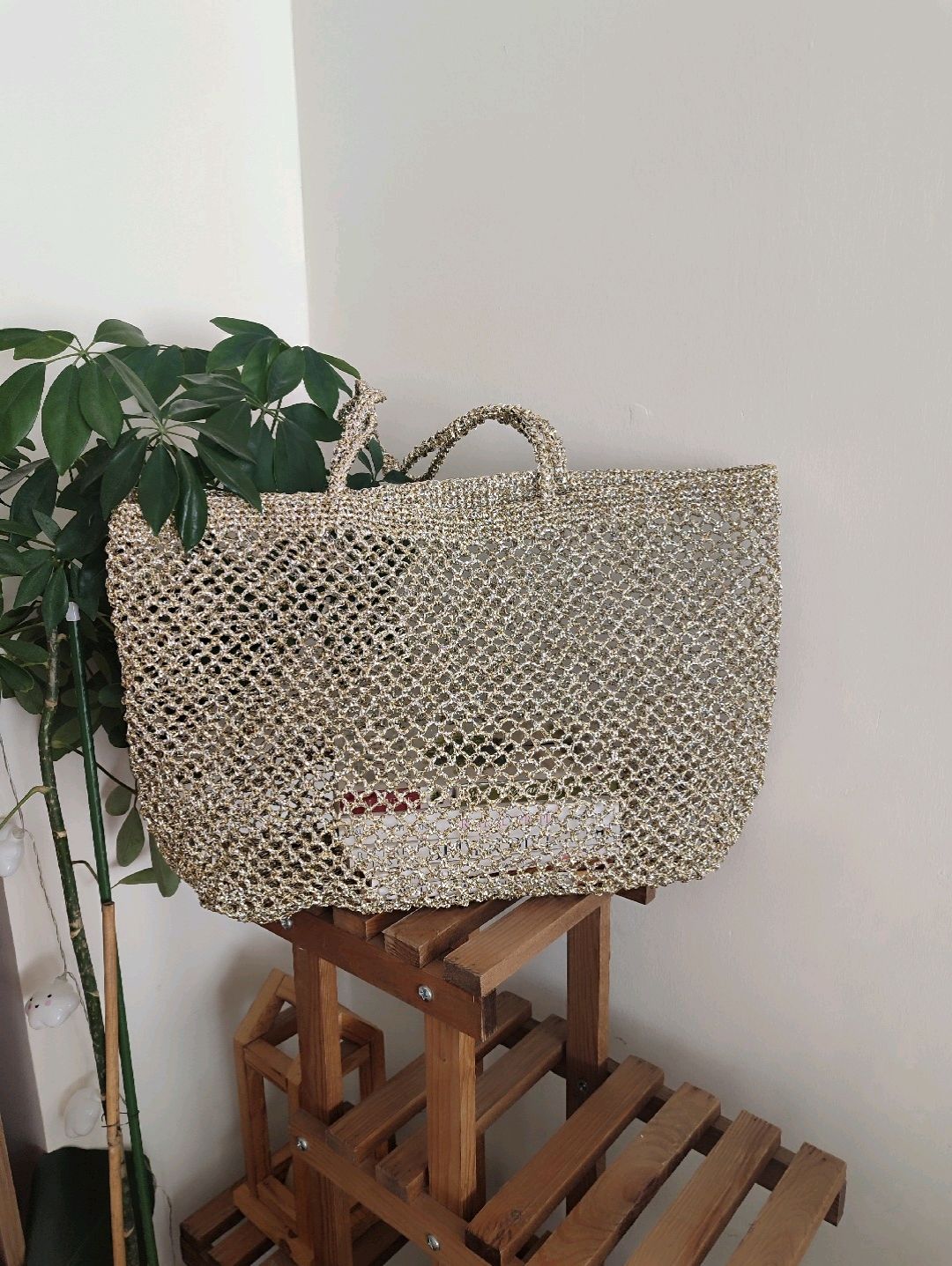 isiltili-plaj-cantasi-altin-rengi