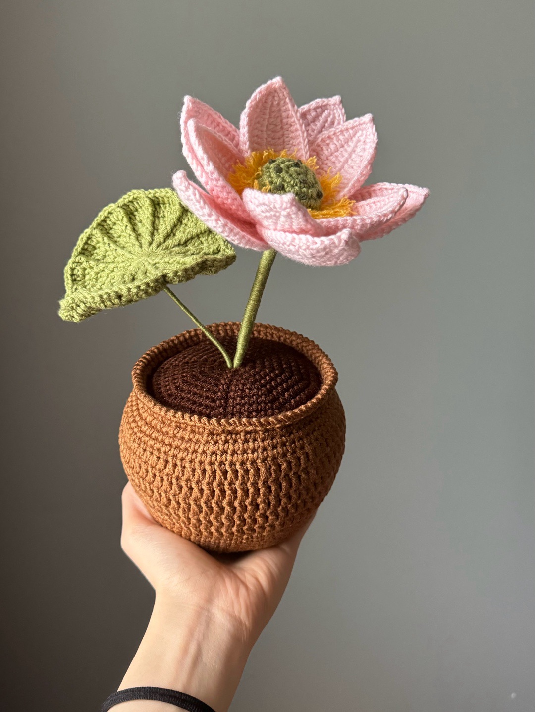 orgu-saksida-dev-lotus-pastel-pembe
