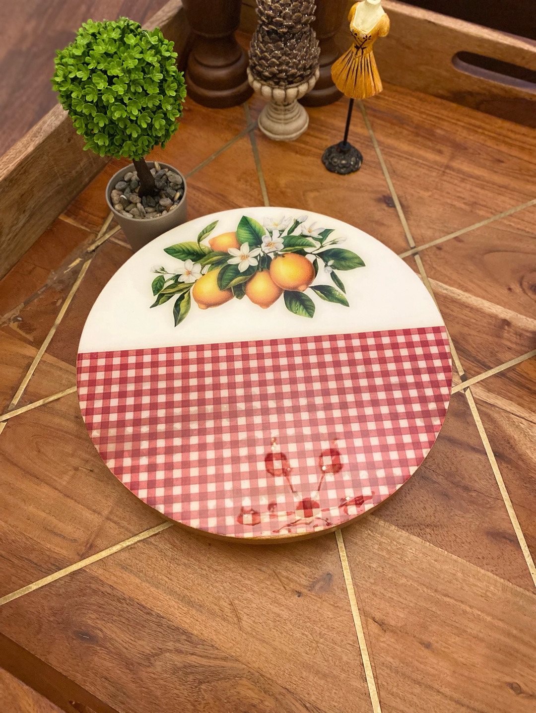 limonlu-rustic-sunum-tabagi-epoksi-kapli-25-cm-cok-renkli