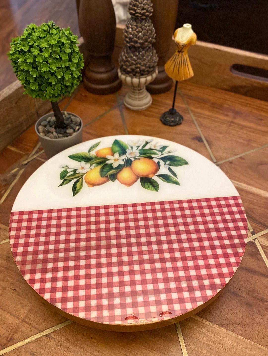limonlu-rustic-sunum-tabagi-epoksi-kapli-25-cm-cok-renkli
