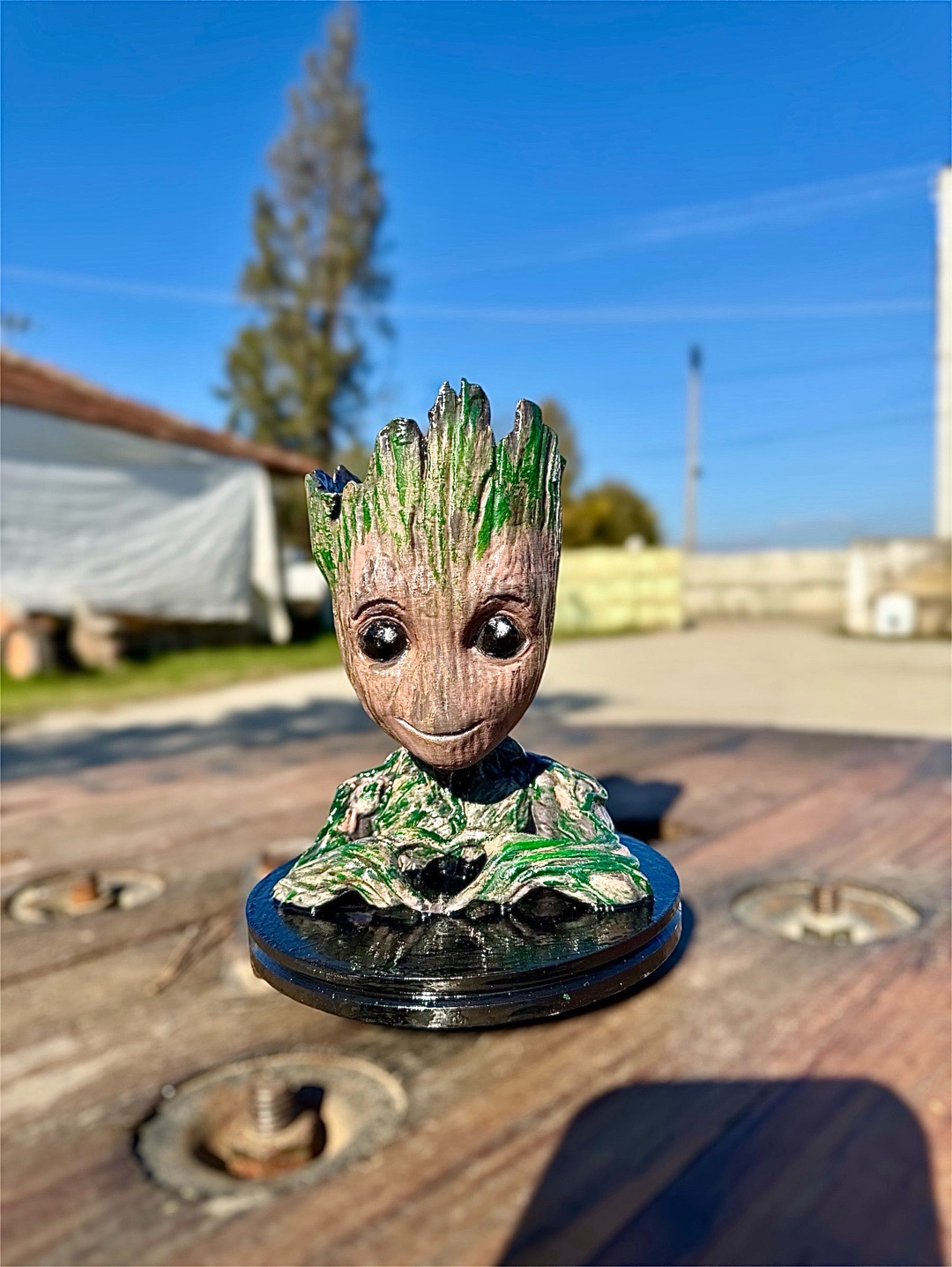 galaksinin-koruyuculari-baby-groot-saksi-kahverengi