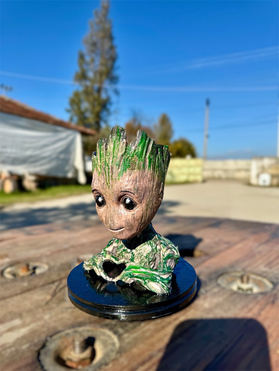 galaksinin-koruyuculari-baby-groot-saksi-kahverengi