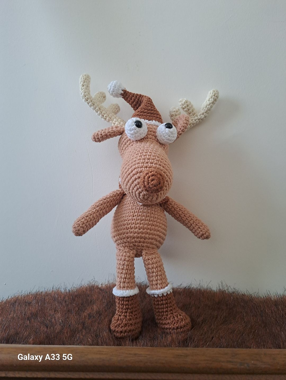 geyik-amigurumi-oyuncak-uyku-arkadasi-kahverengi