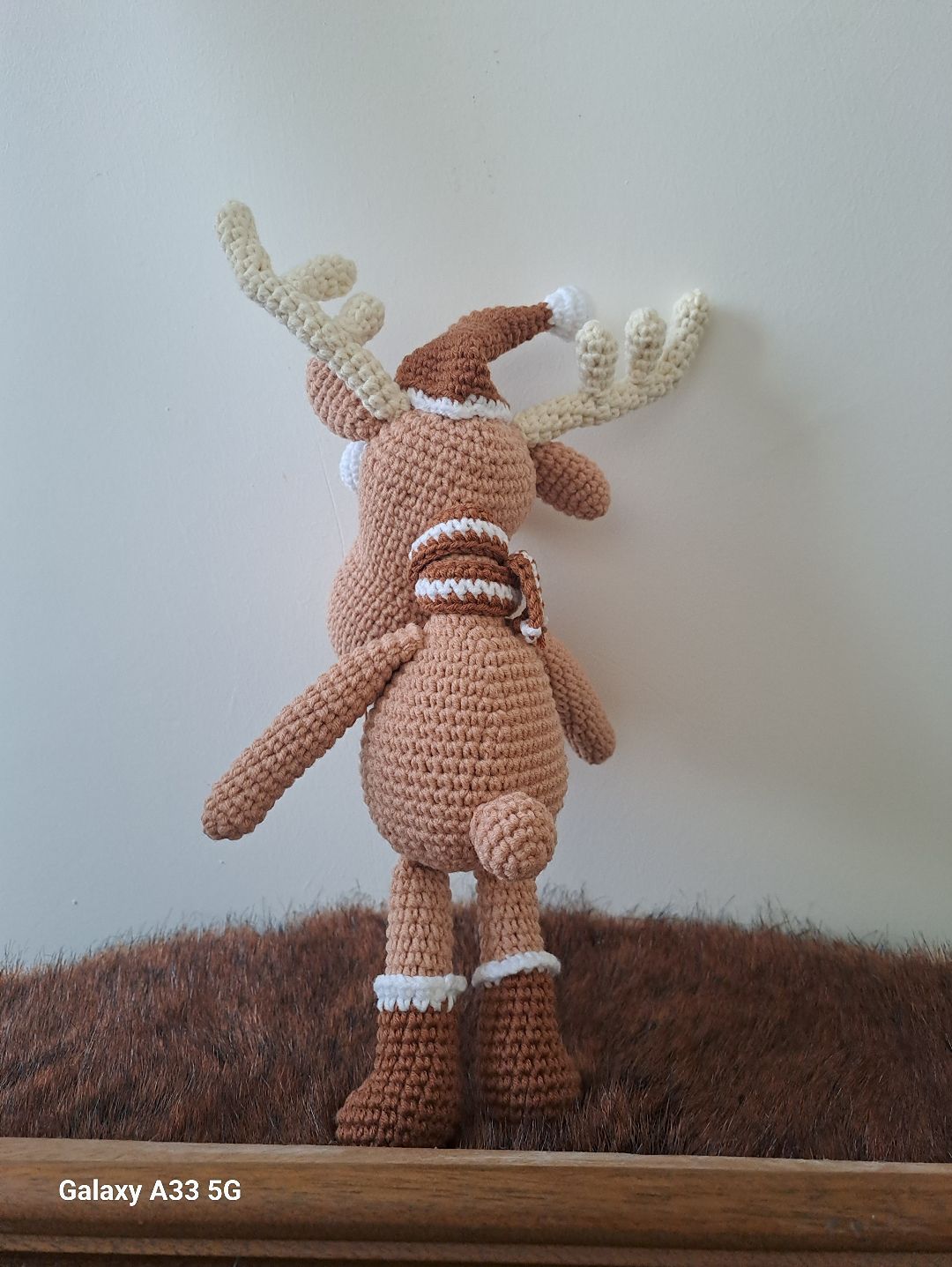 geyik-amigurumi-oyuncak-uyku-arkadasi-kahverengi