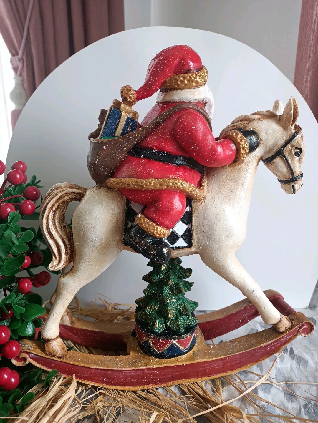 sallanan-at-yilbasi-noel-baba-biblo-cok-renkli