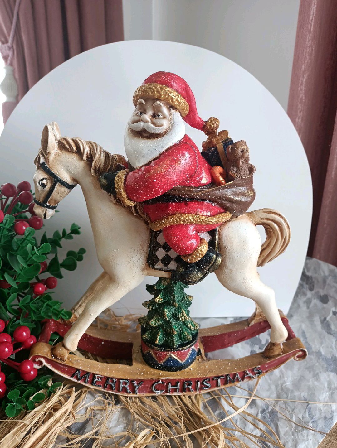 sallanan-at-yilbasi-noel-baba-biblo-cok-renkli