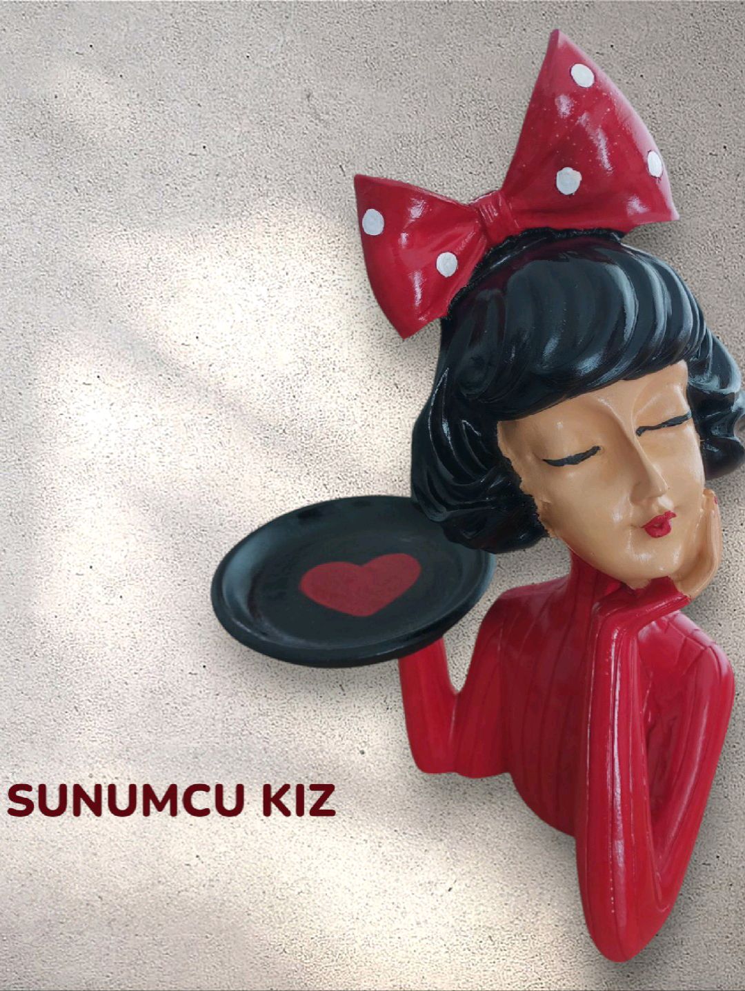 sunumcu-kiz-kirmizi