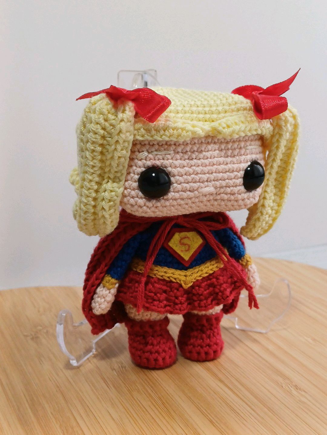 phoebe-buffay-supergirl-cok-renkli